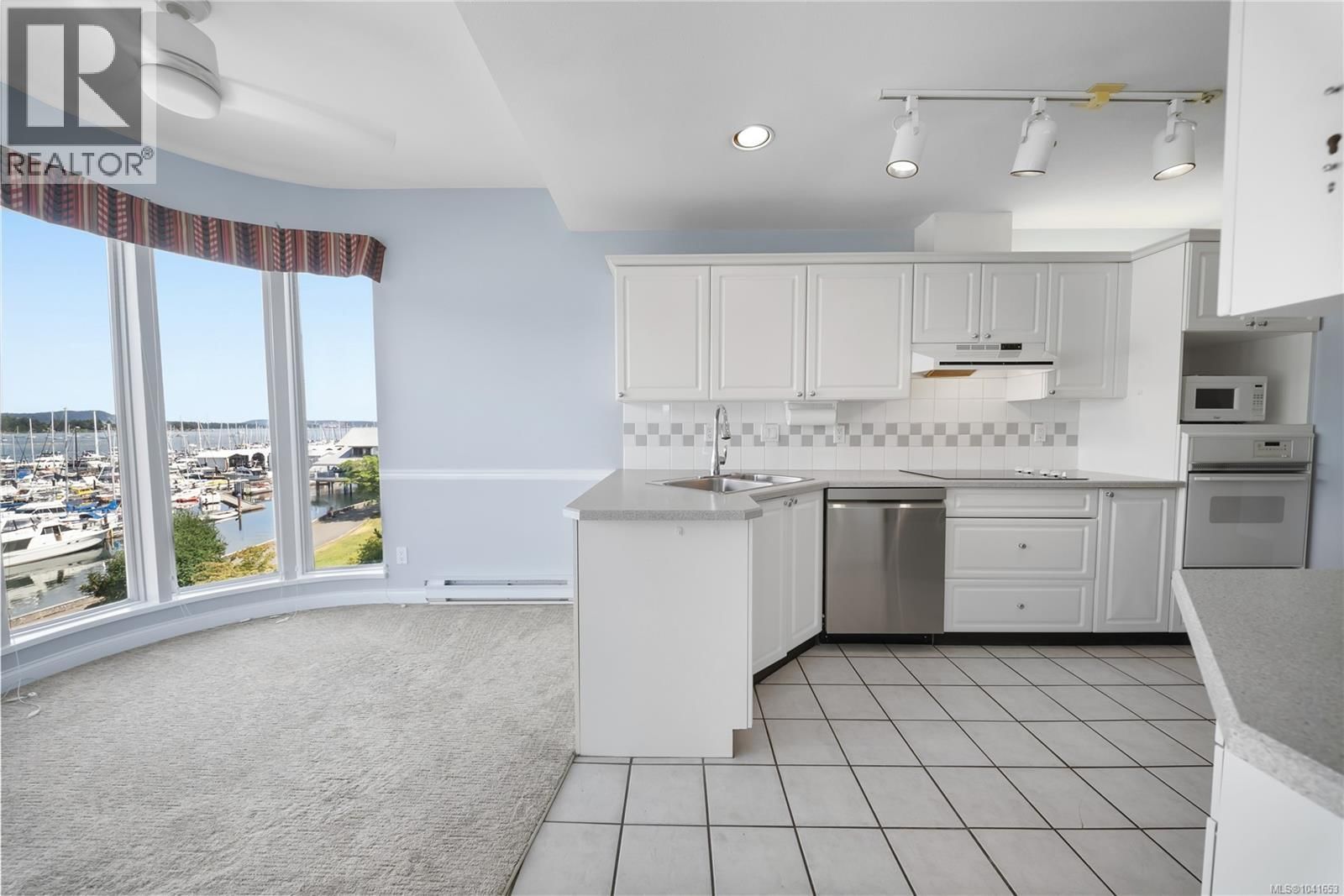 402 566 Stewart Avenue property photo