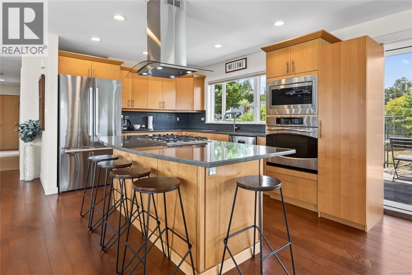 2052 Beaufort Avenue property photo