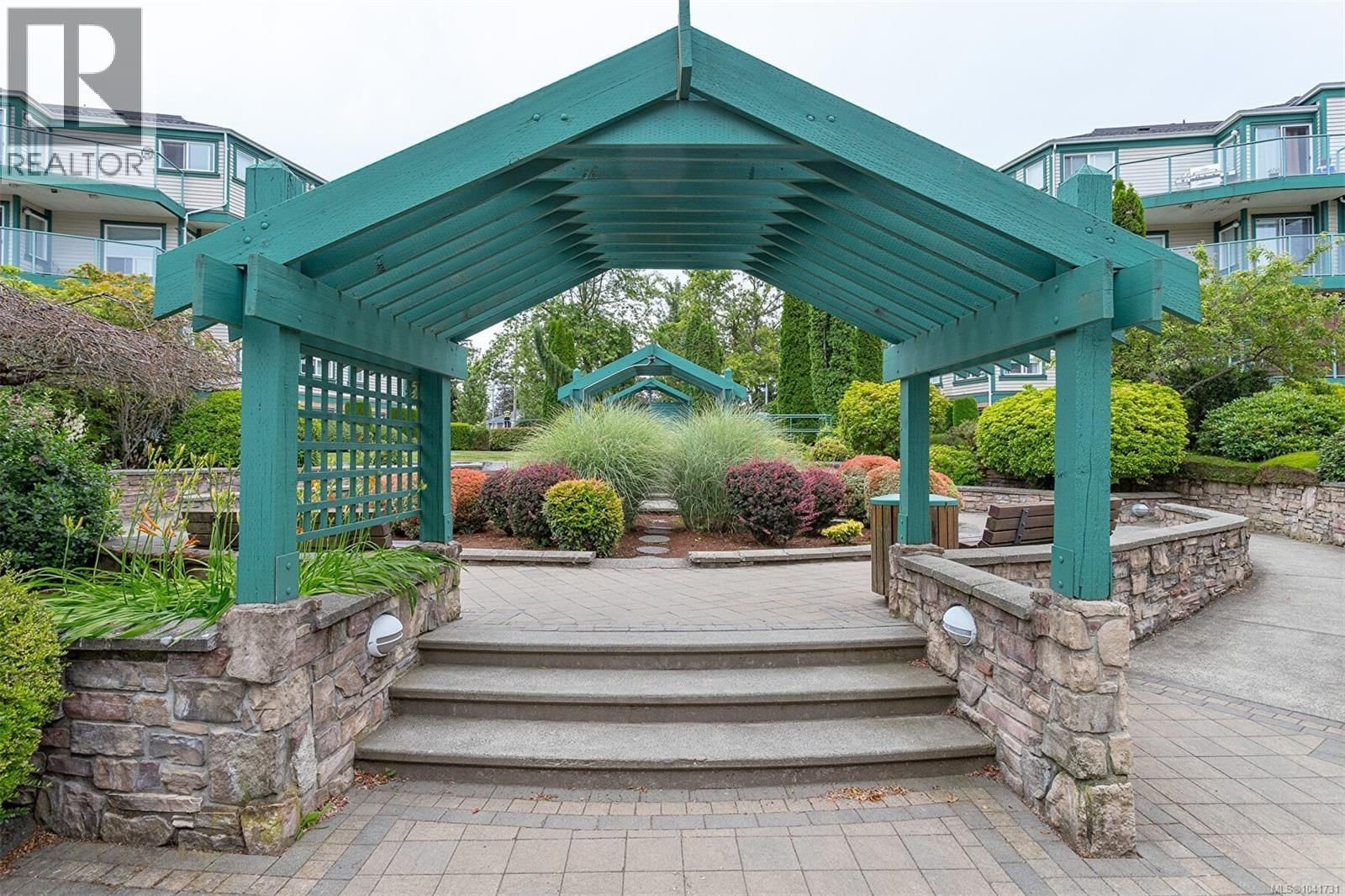 108 898 Vernon Avenue property photo