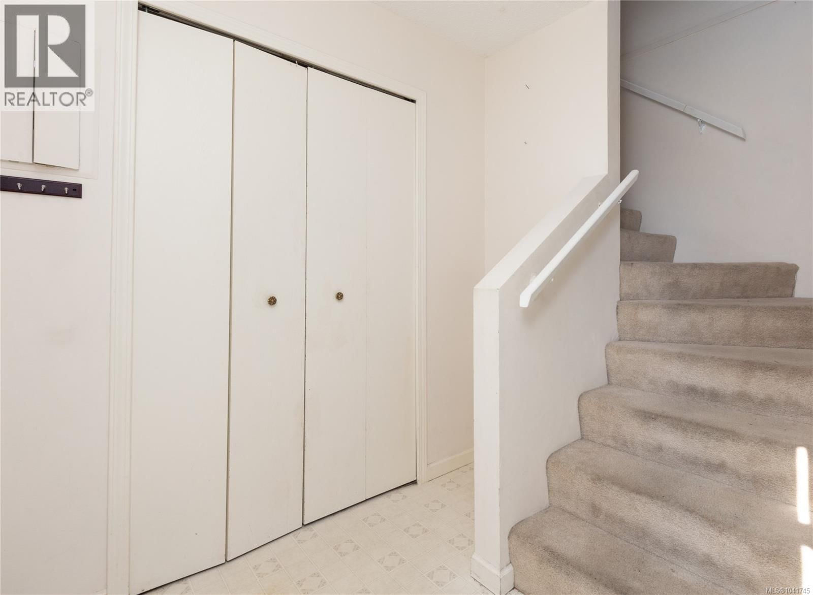 22 211 Buttertubs Place property photo