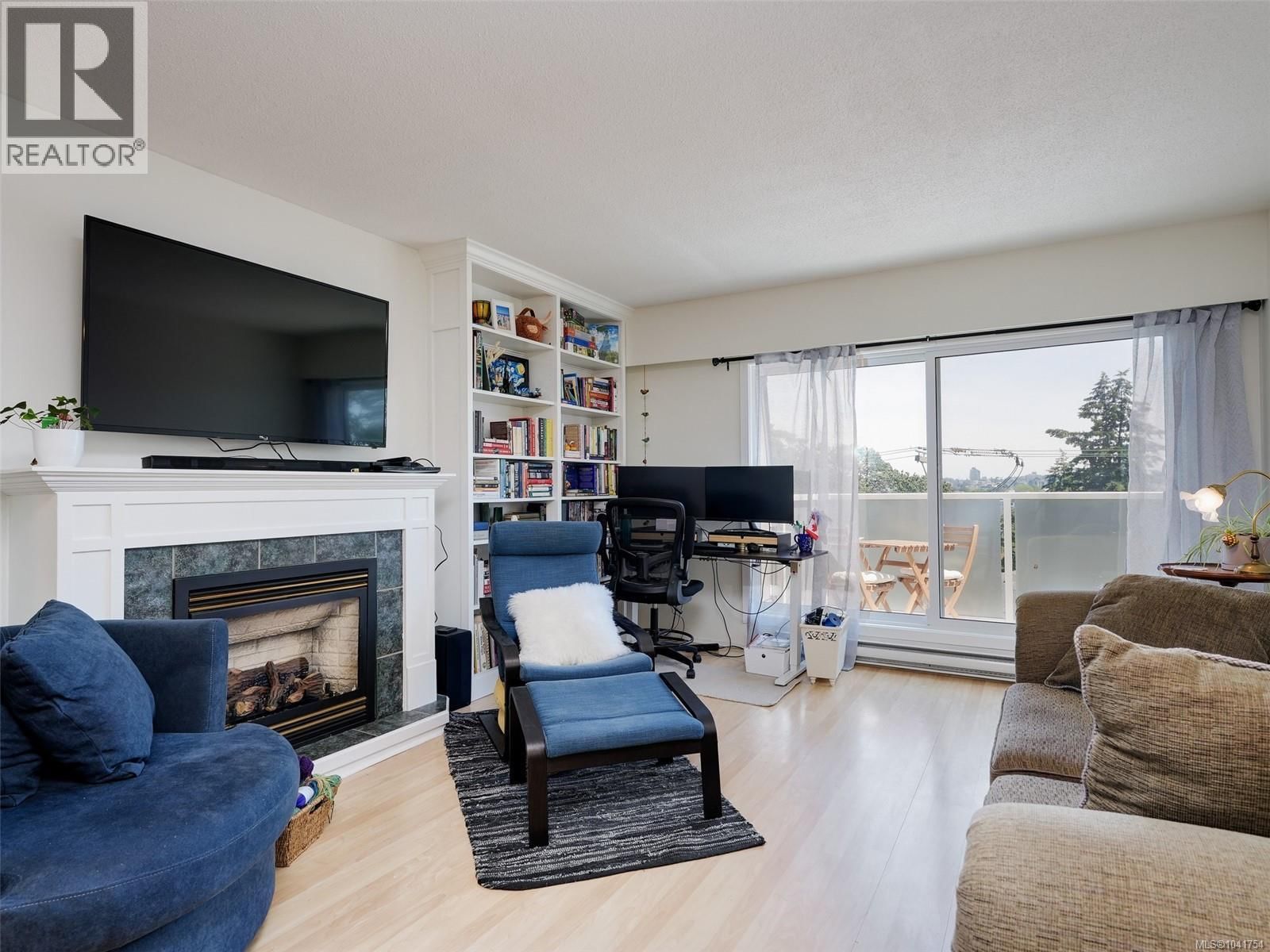 405 710 Lampson Street property photo