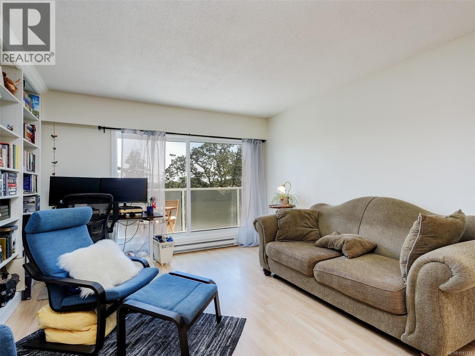 405 710 Lampson Street property photo