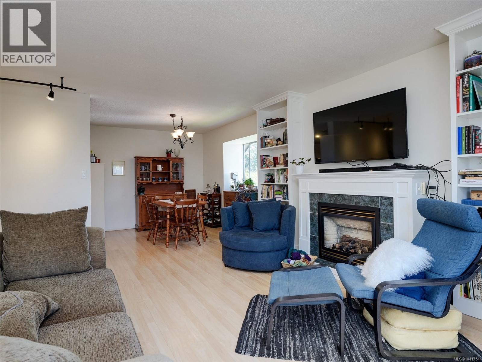 405 710 Lampson Street property photo
