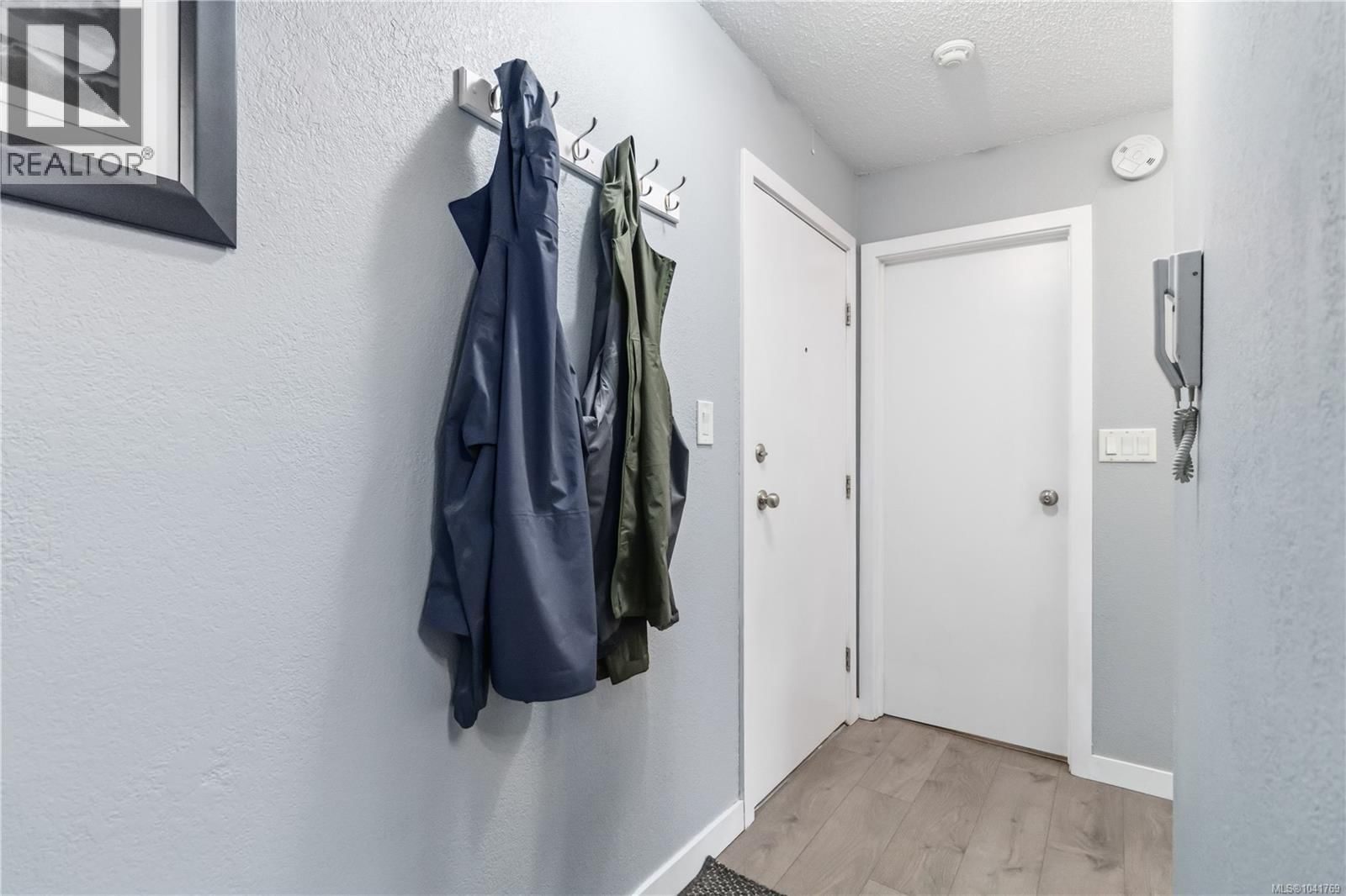 203 3800 Quadra Street property photo