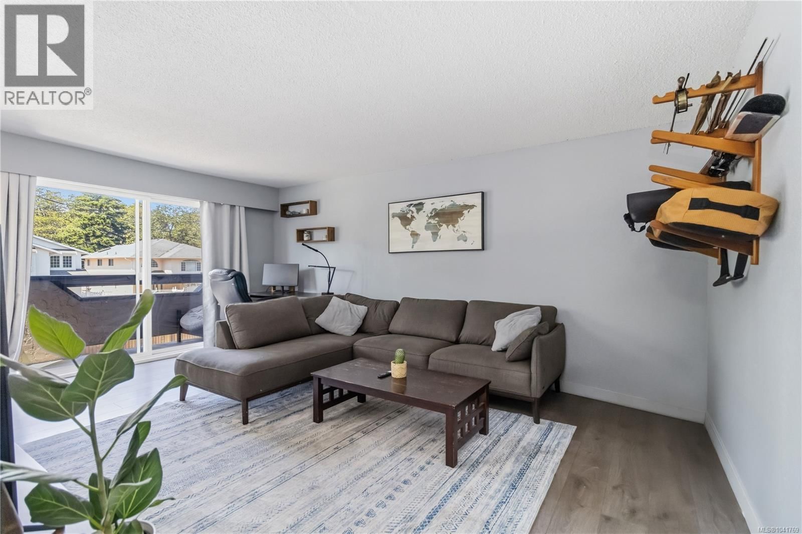 203 3800 Quadra Street property photo