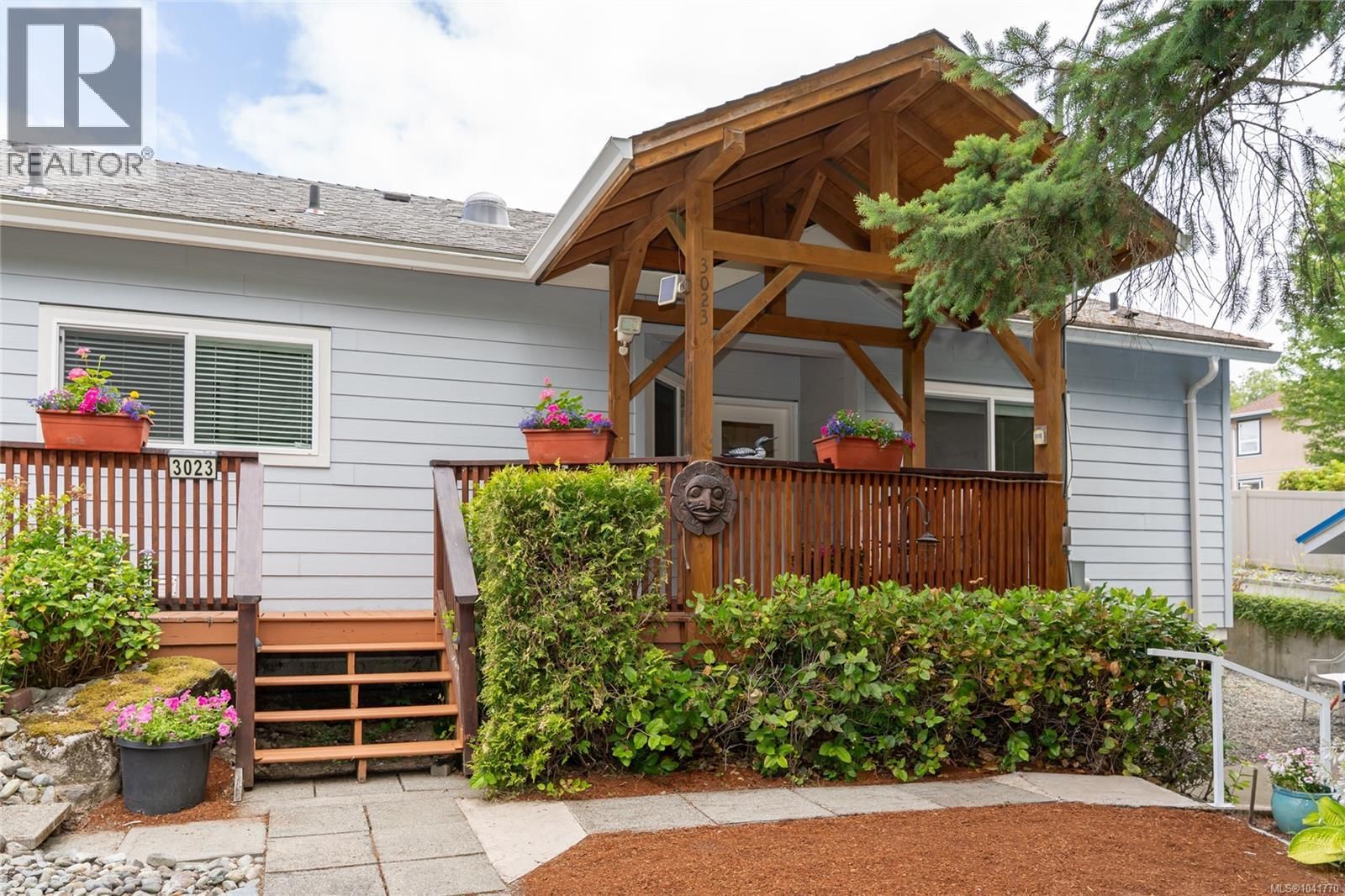3023 Oak Street property photo
