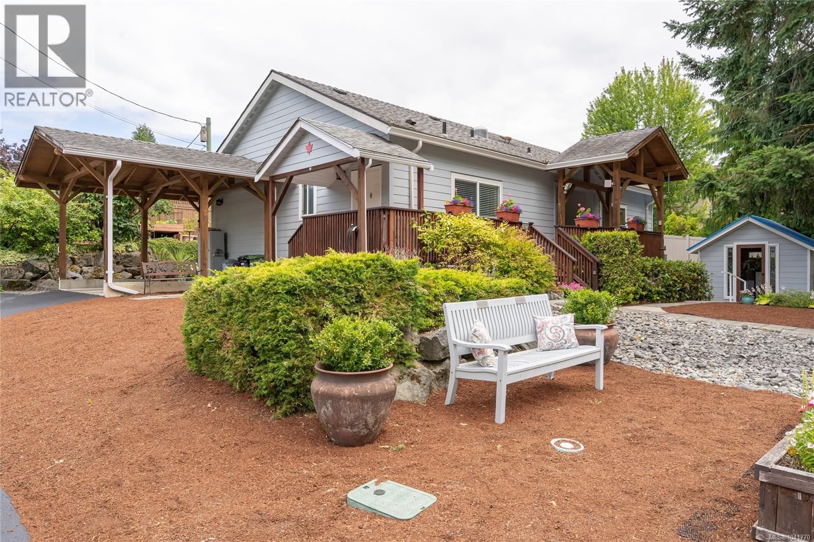 3023 Oak Street property photo