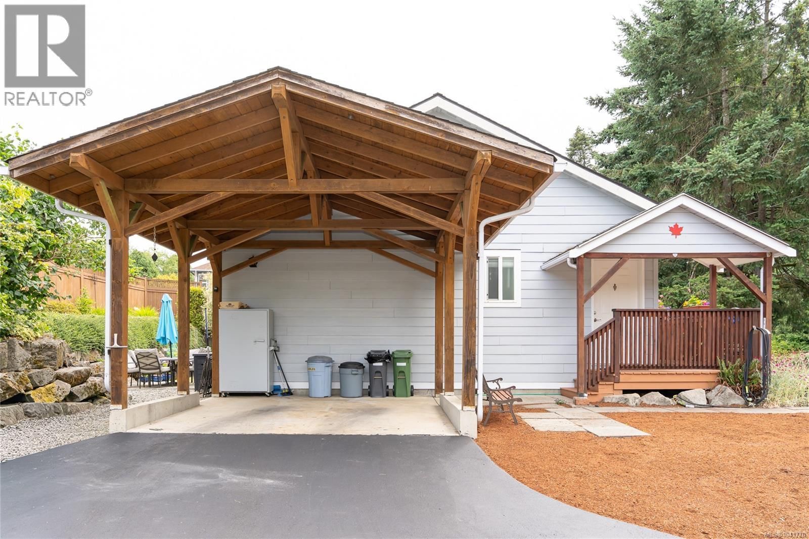 3023 Oak Street property photo