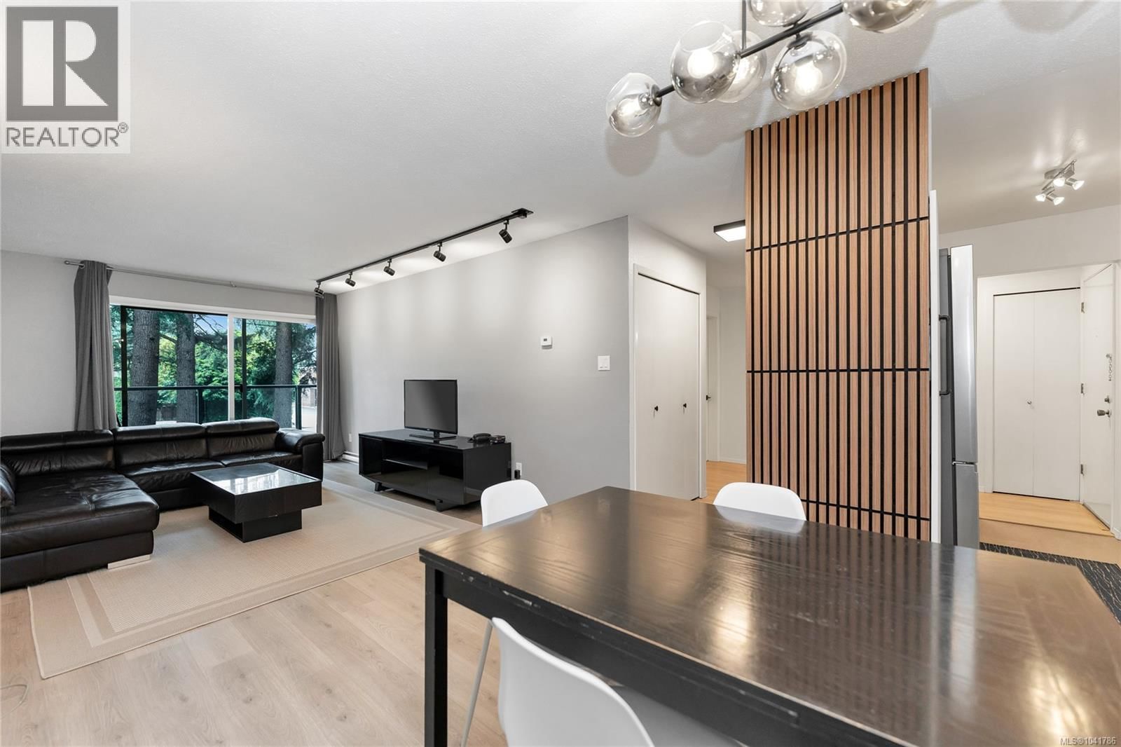 2022 Foul Bay Road, Victoria, British Columbia V8R 5A9