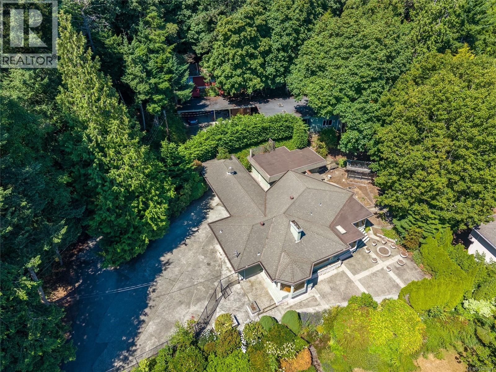 4916 Lochside Drive property photo