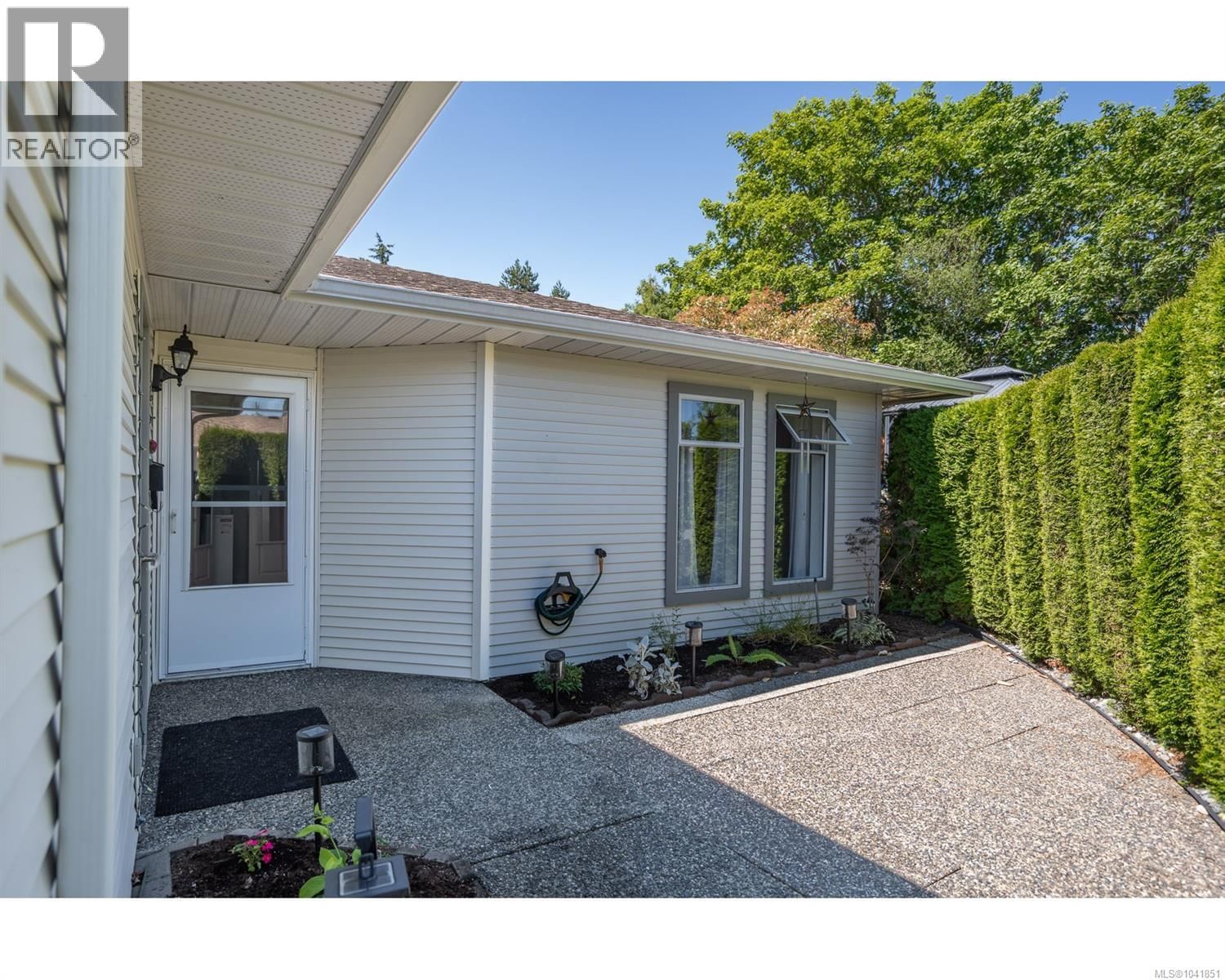 20 450 Bay Avenue property photo