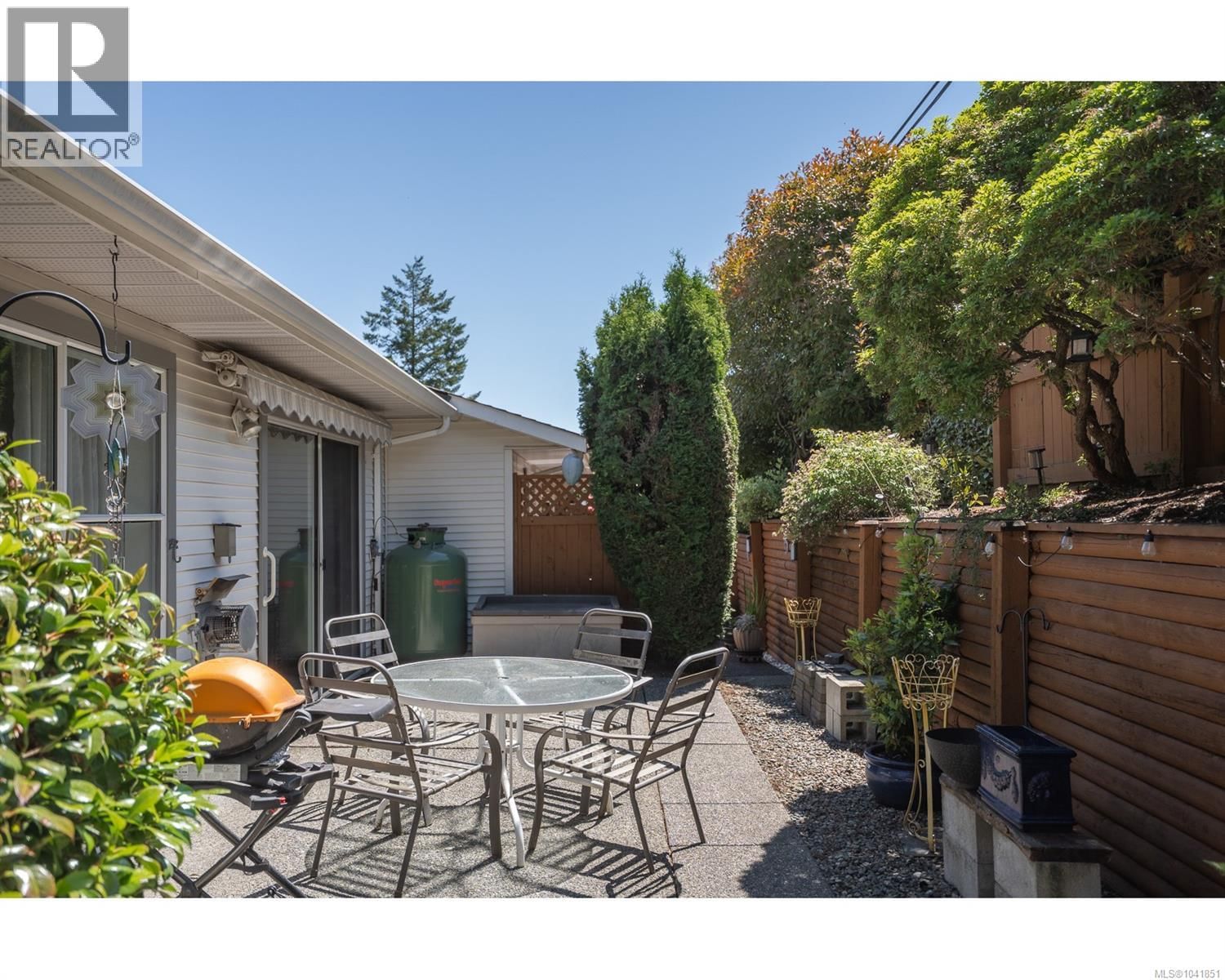 20 450 Bay Avenue property photo
