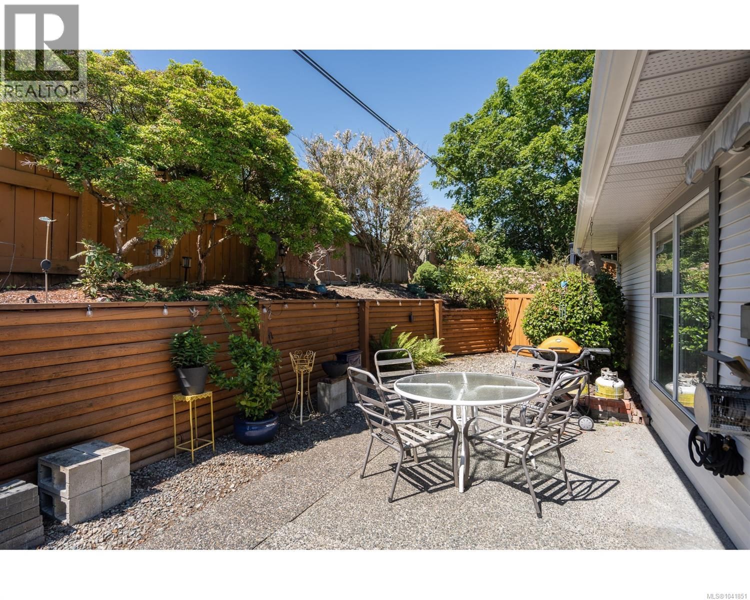 20 450 Bay Avenue property photo
