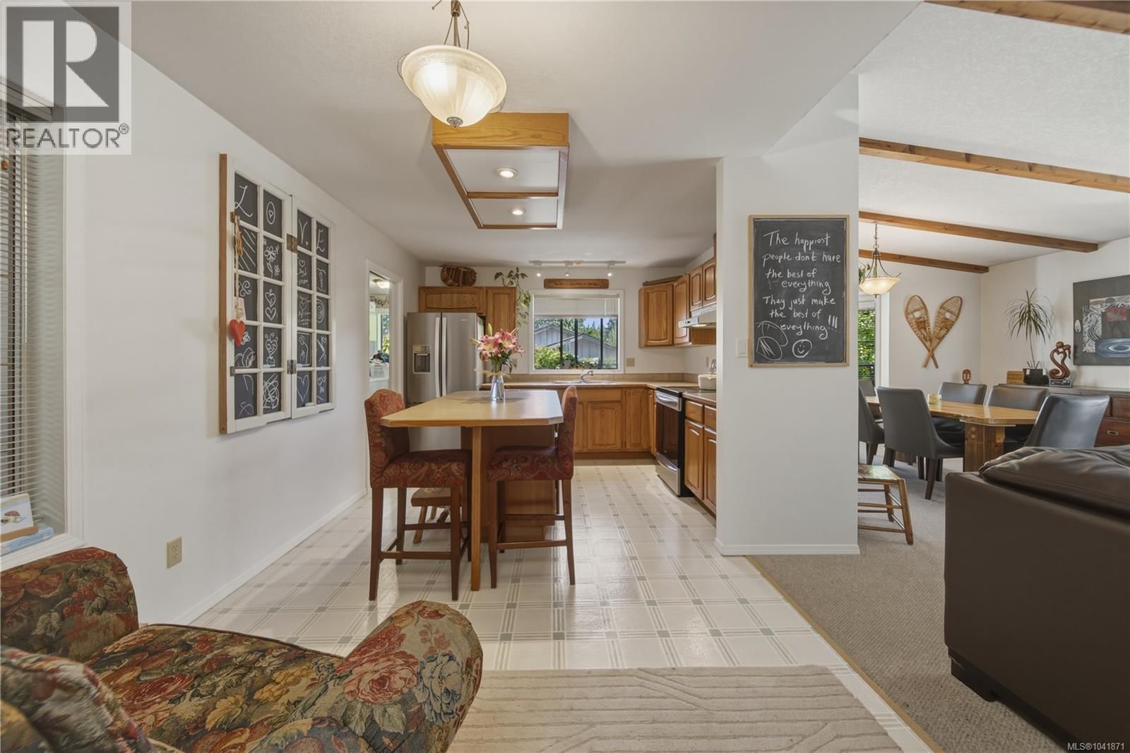 476 Qualicum Road property photo