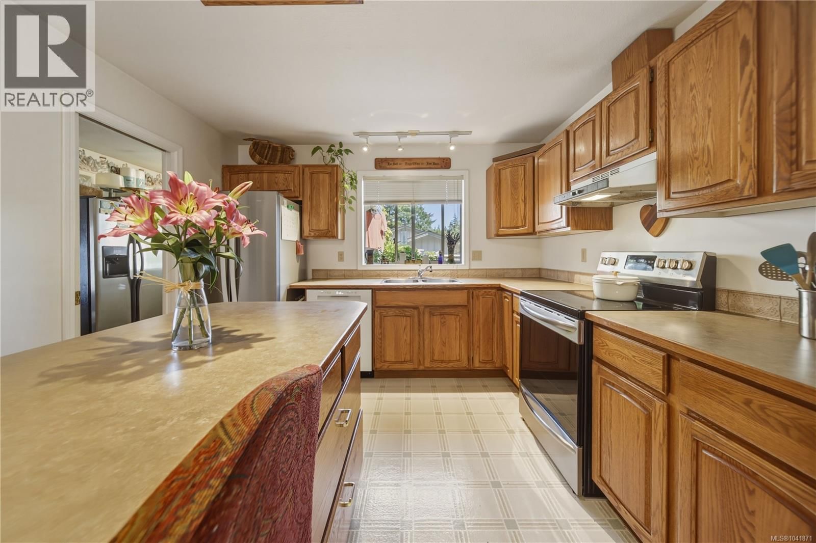 476 Qualicum Road property photo