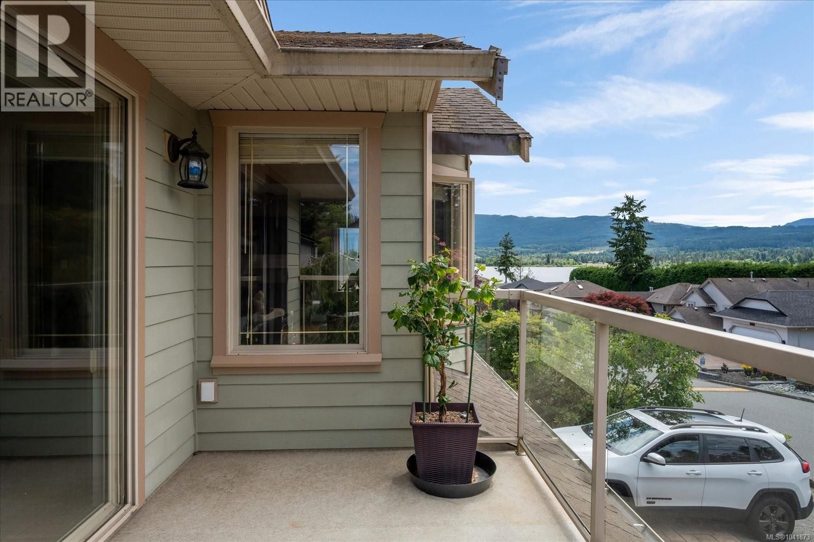 5880 Quarry Crescent property photo