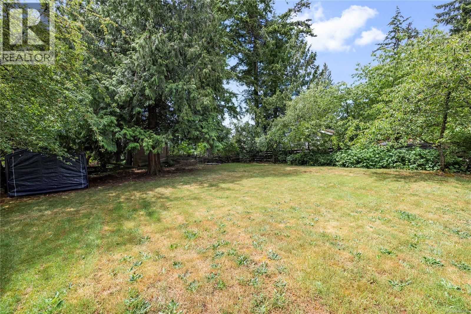 3211 Uplands Drive property photo