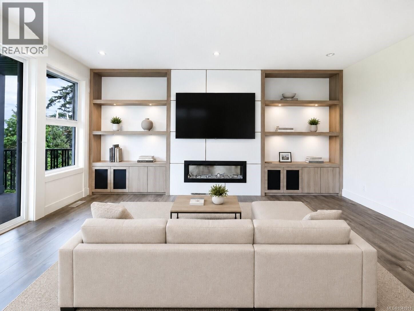 909 Harbour View Street property photo