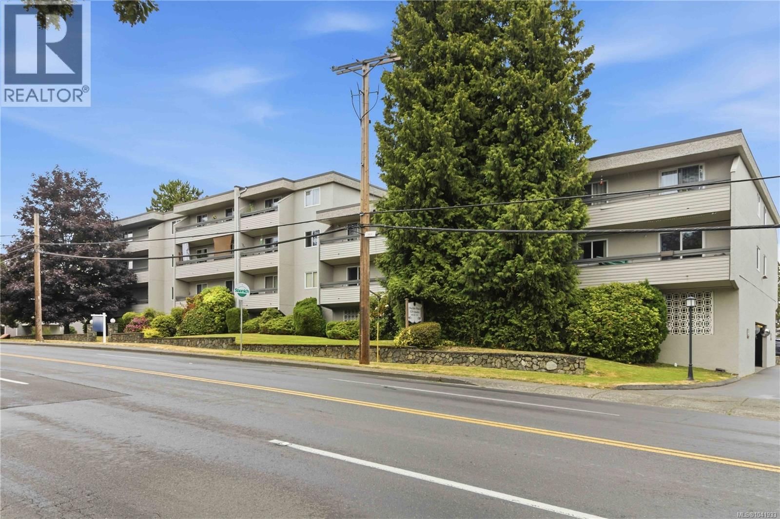103 3235 Quadra Street property photo