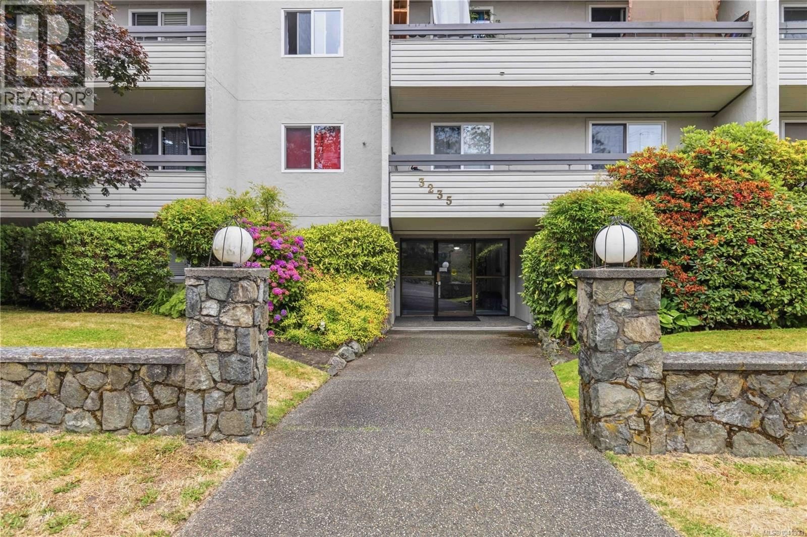 103 3235 Quadra Street property photo