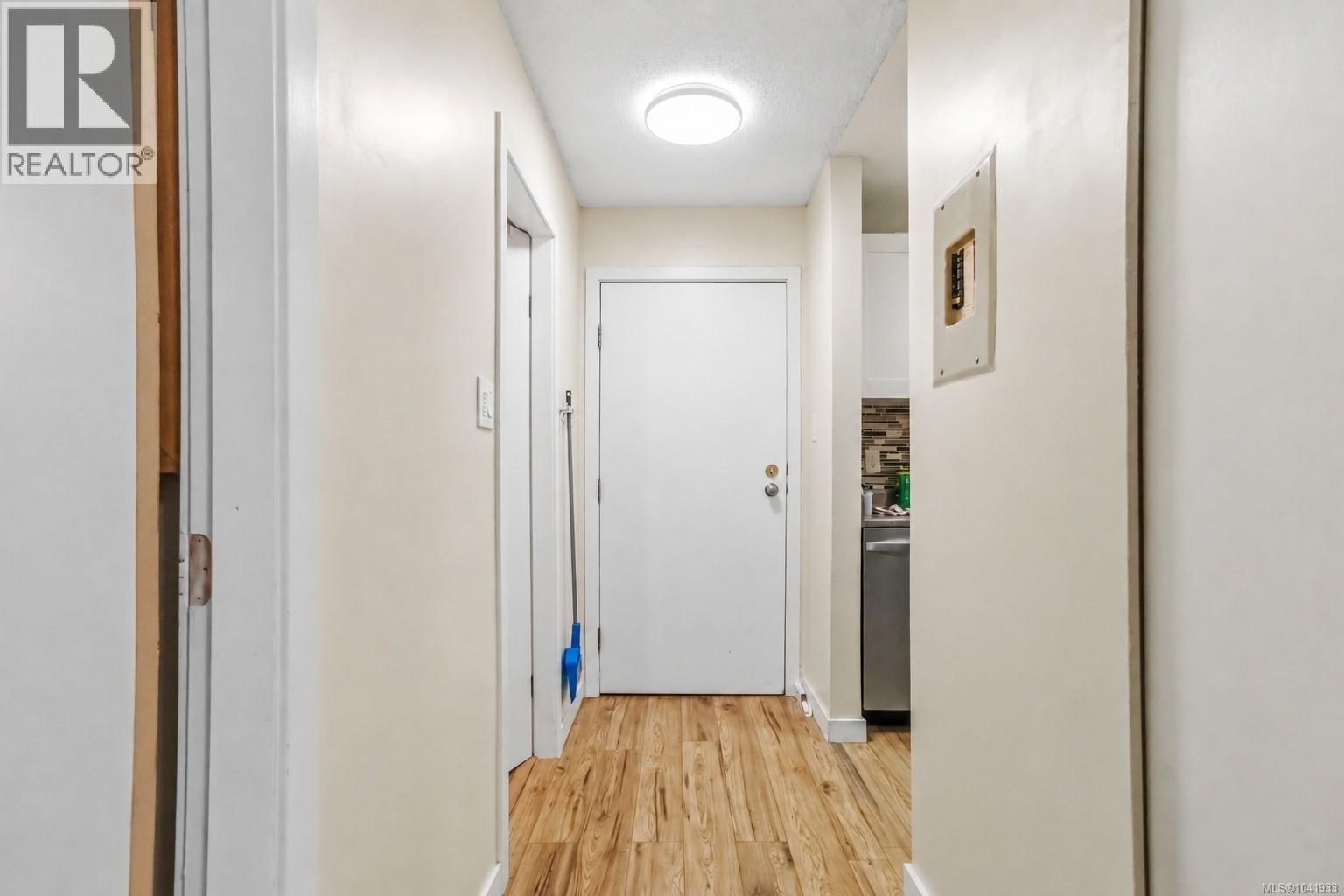 103 3235 Quadra Street property photo
