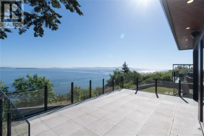 4599 Cordova Bay Road | Saanich British Columbia | Slide Image Three