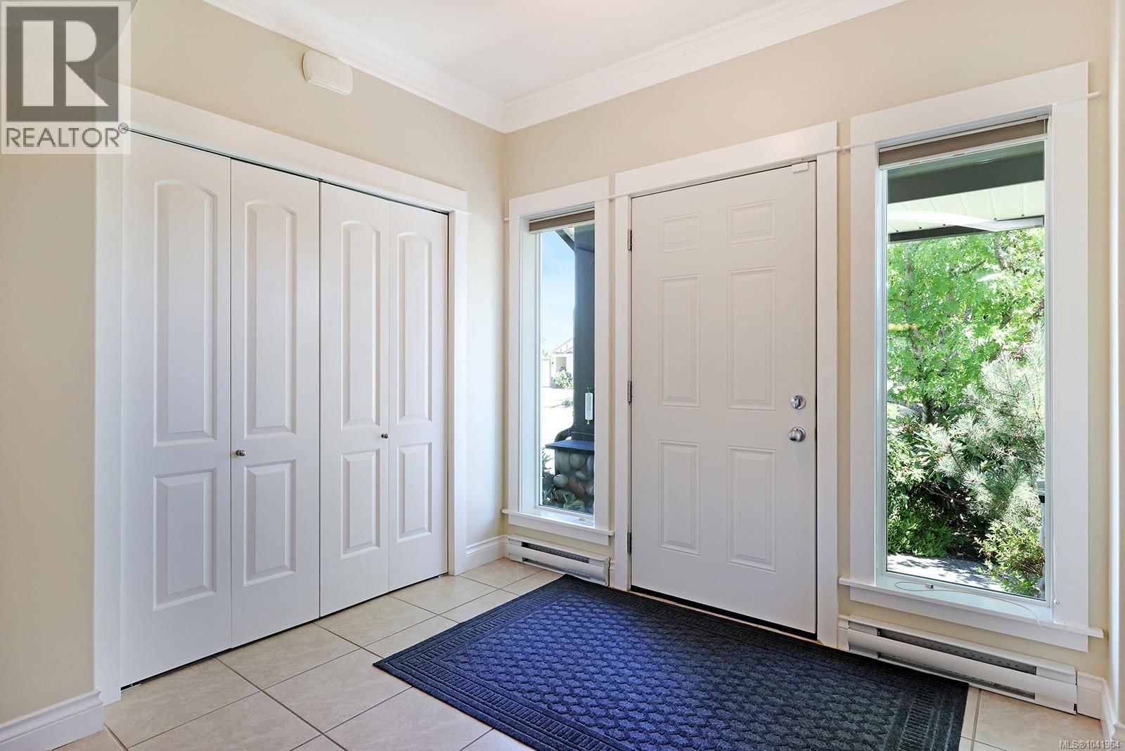 815 Labrador Drive property photo
