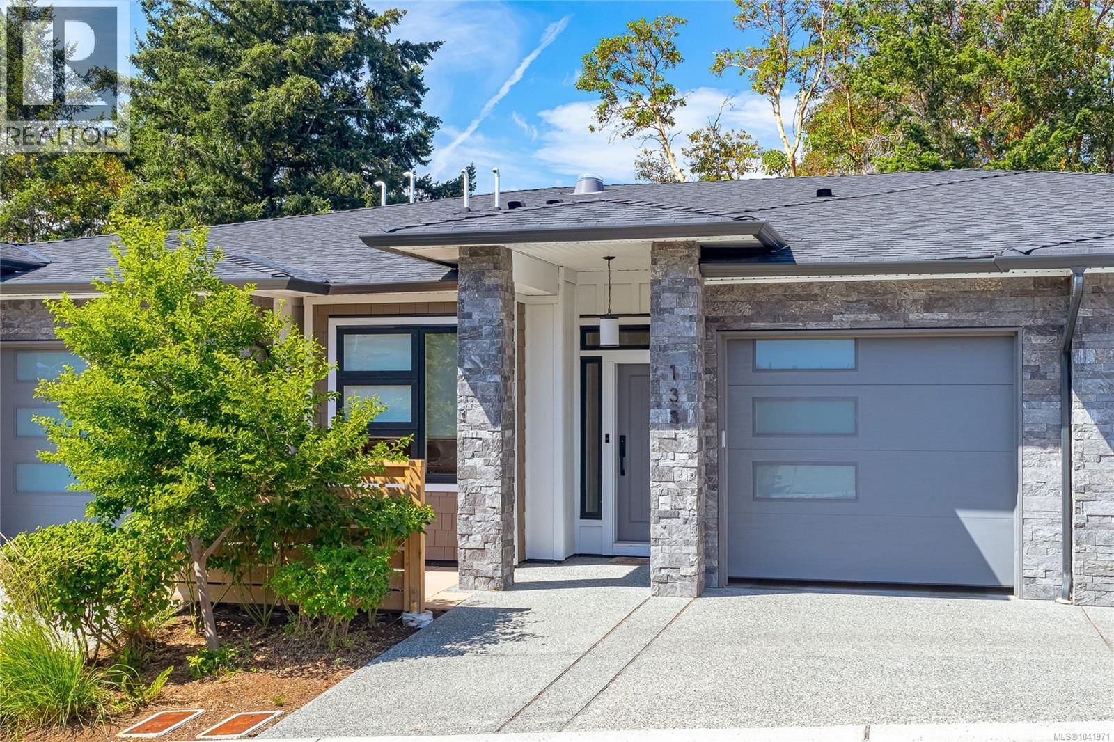 133 1234 Viewtop Road property photo