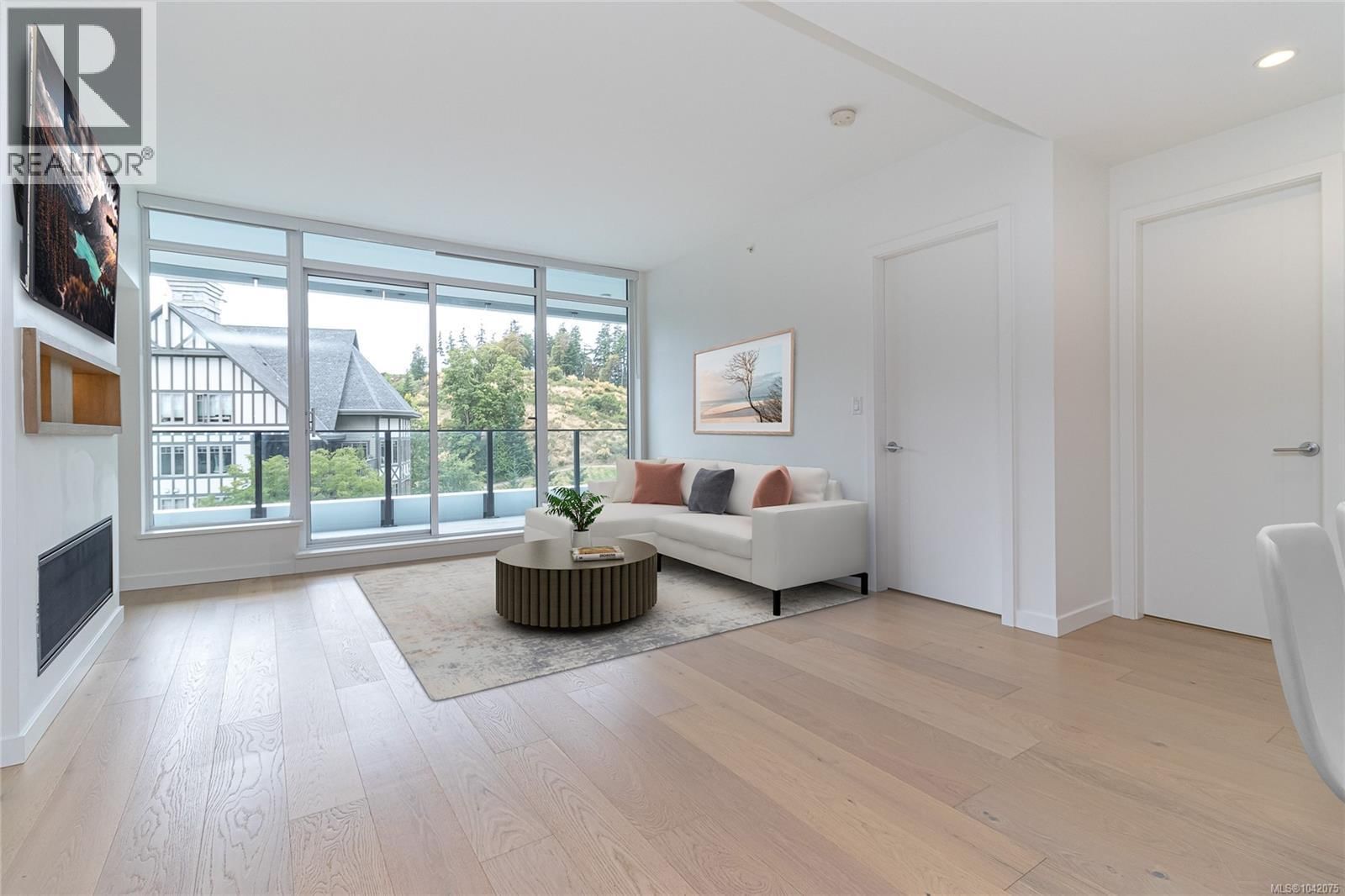 903 2000 Hannington Road property photo