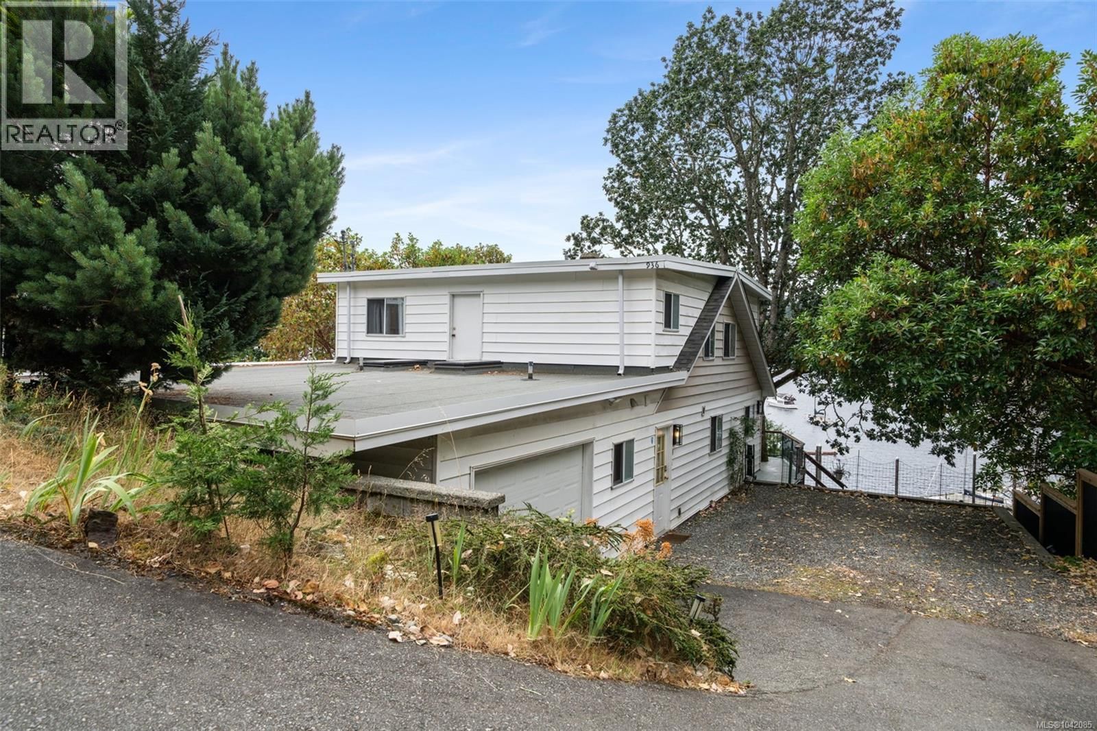 936 Arbutus Avenue property photo