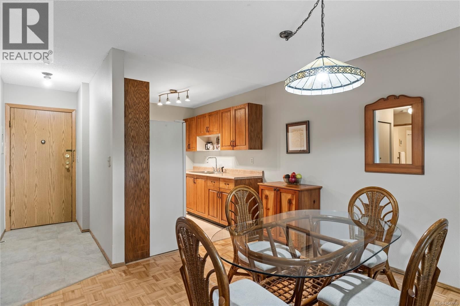 202 130 Sunningdale Road property photo
