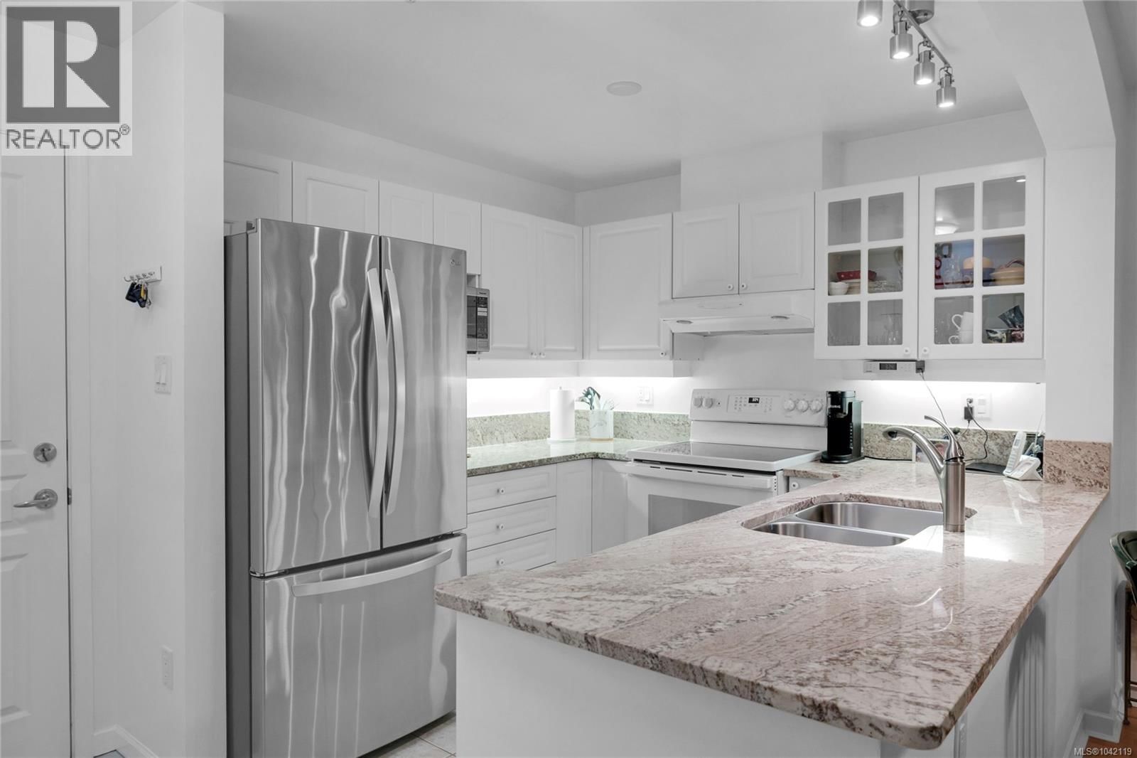 412 5685 Edgewater Lane property photo