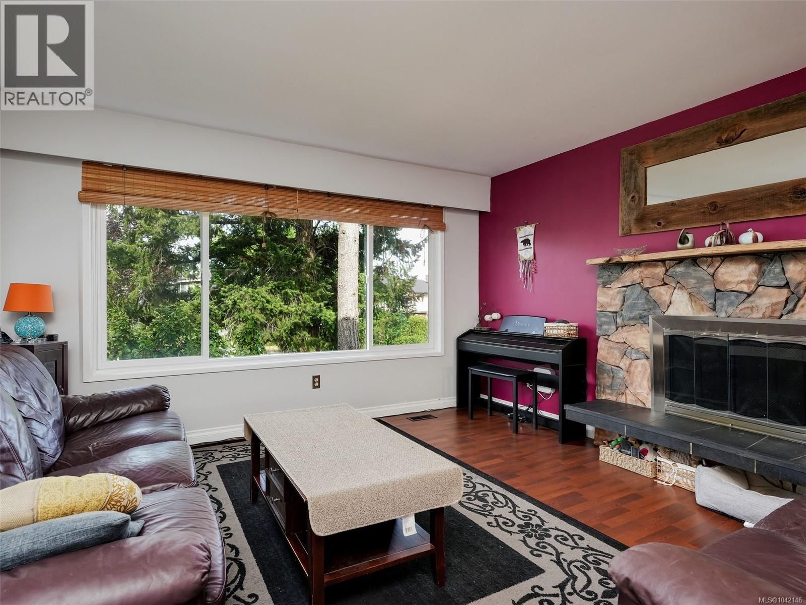 3941 Larchwood Drive property photo