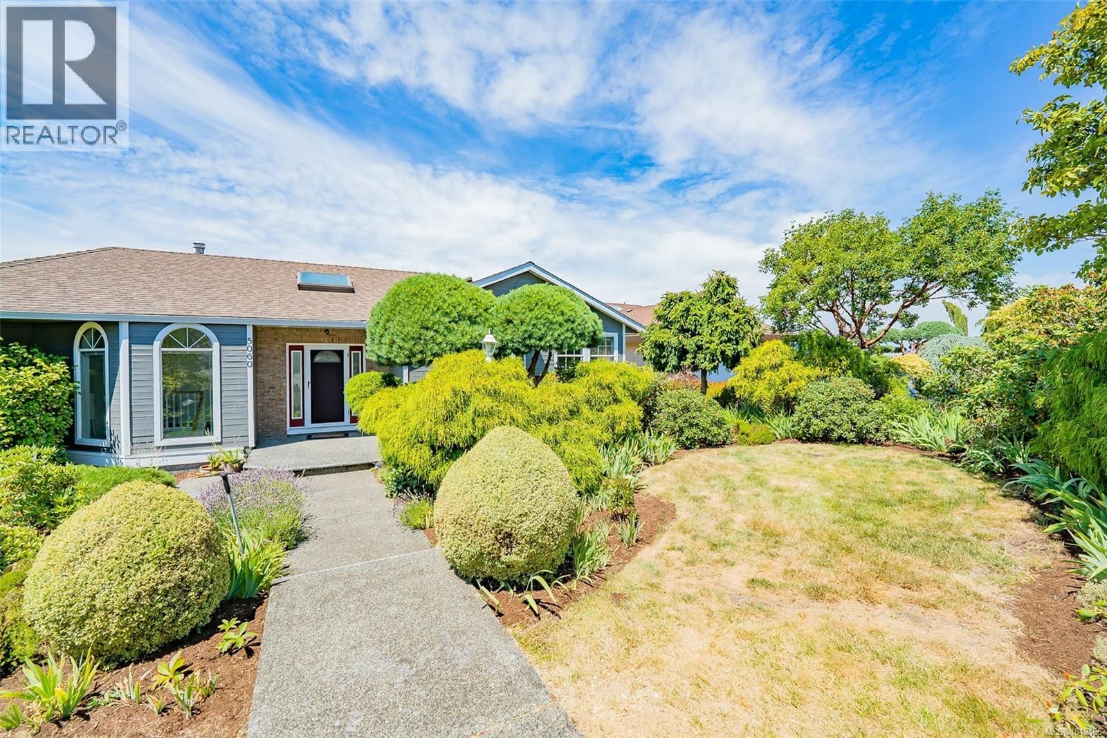 5060 Vista View Crescent property photo