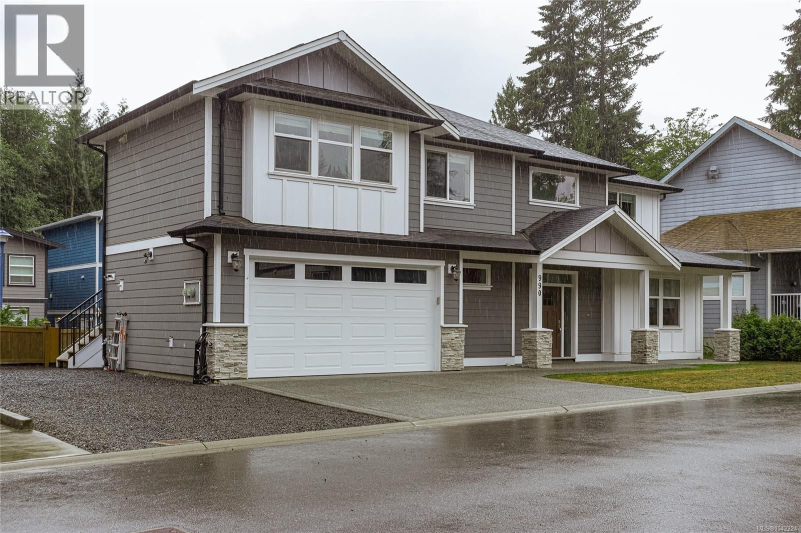 990 Ariane Gardens property photo