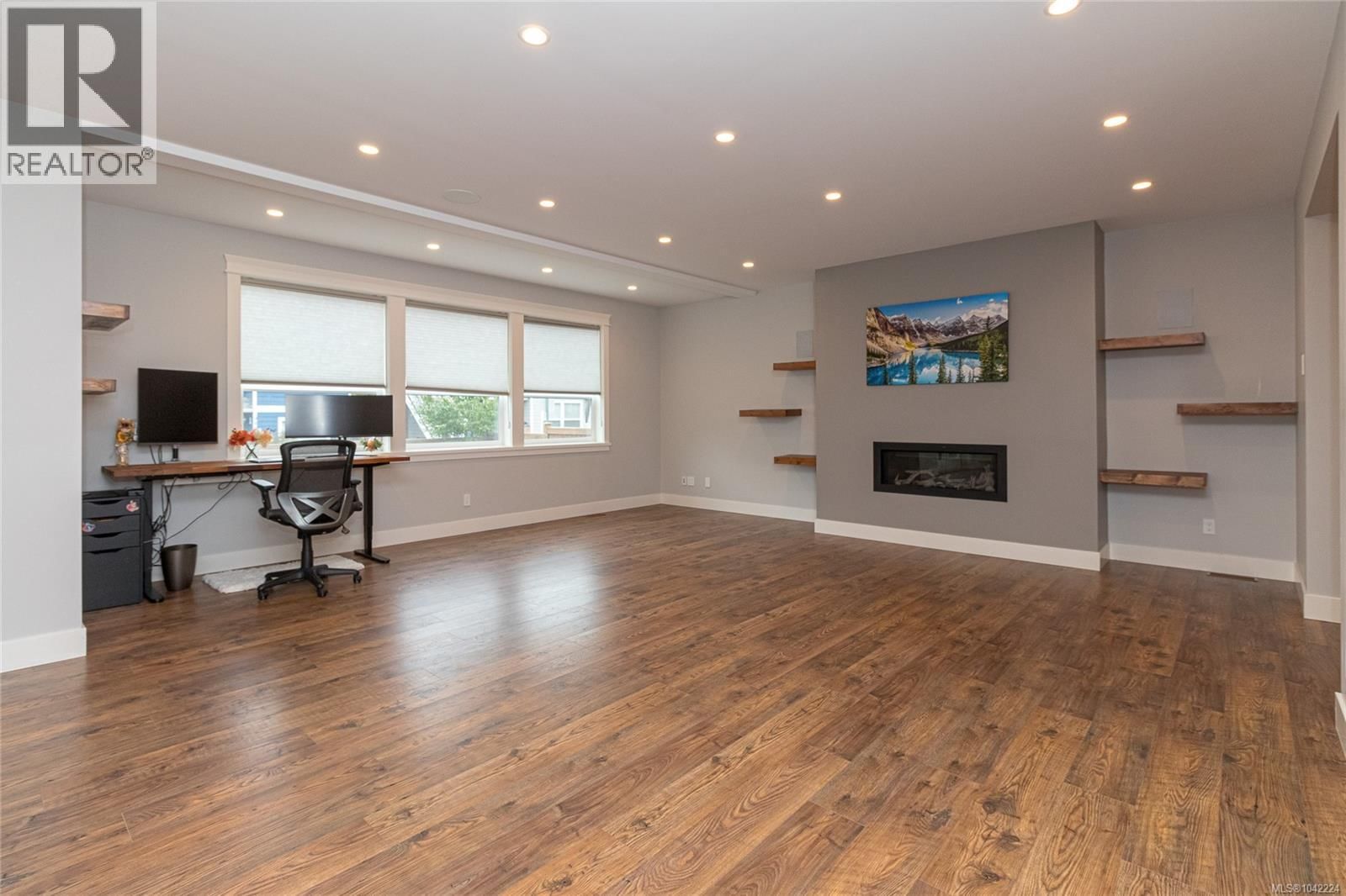 990 Ariane Gardens property photo