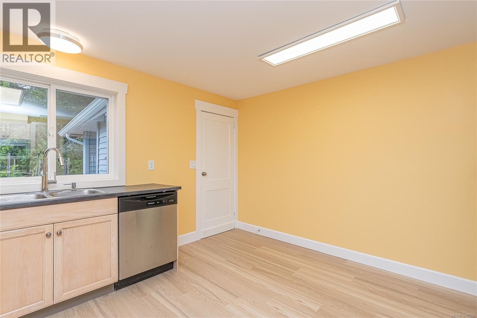 5934 Highland Avenue property photo
