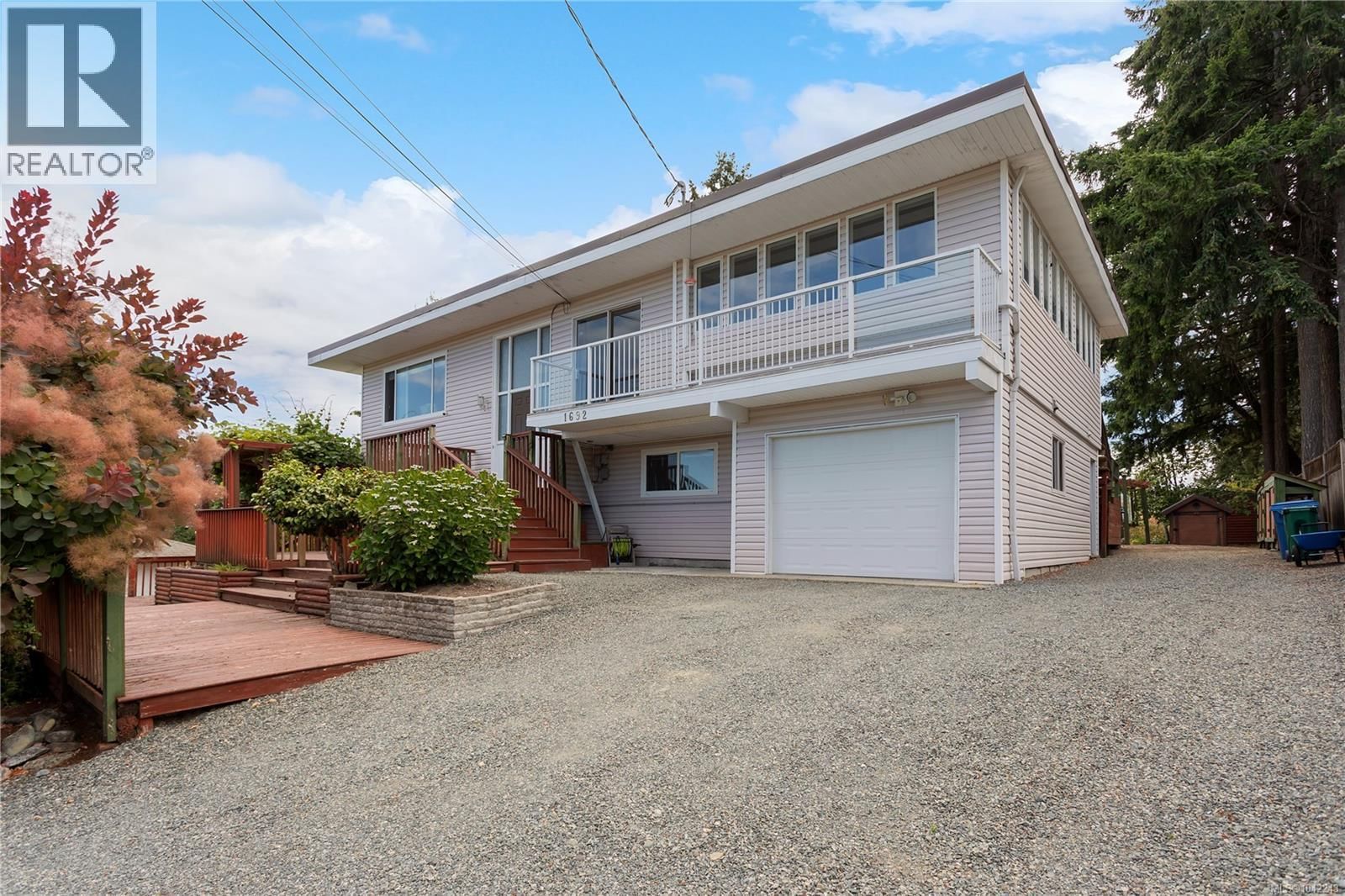1692 Centennary Drive property photo