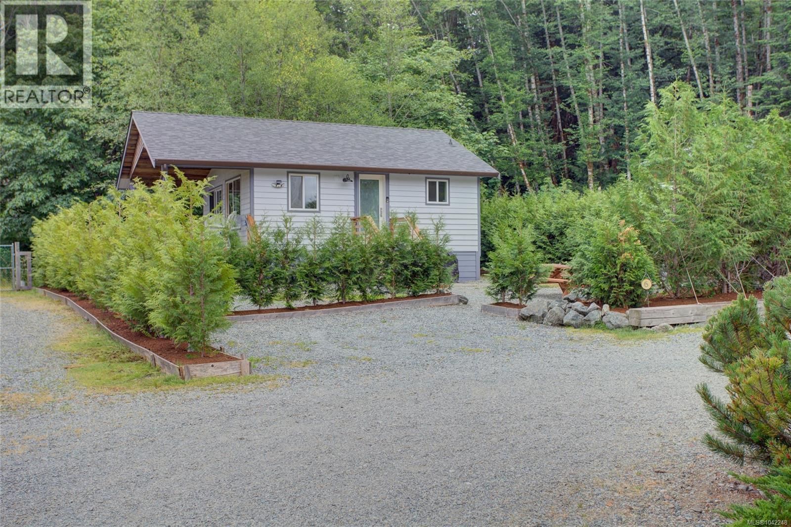 6 8631 South Shore Road