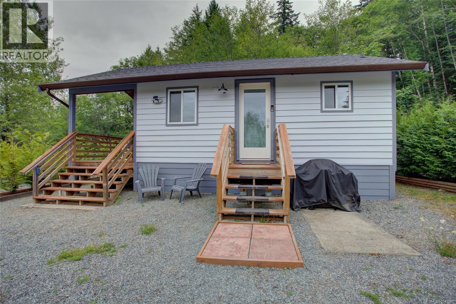 6 8631 South Shore Road property photo