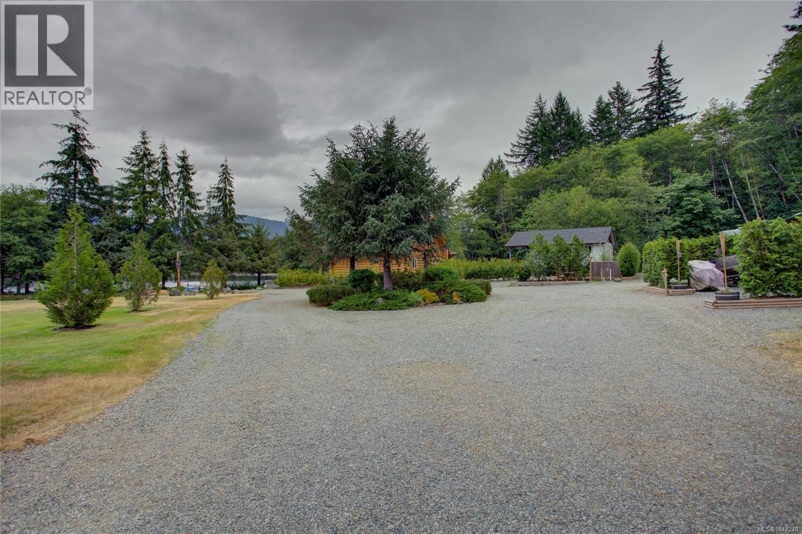 6 8631 South Shore Road property photo