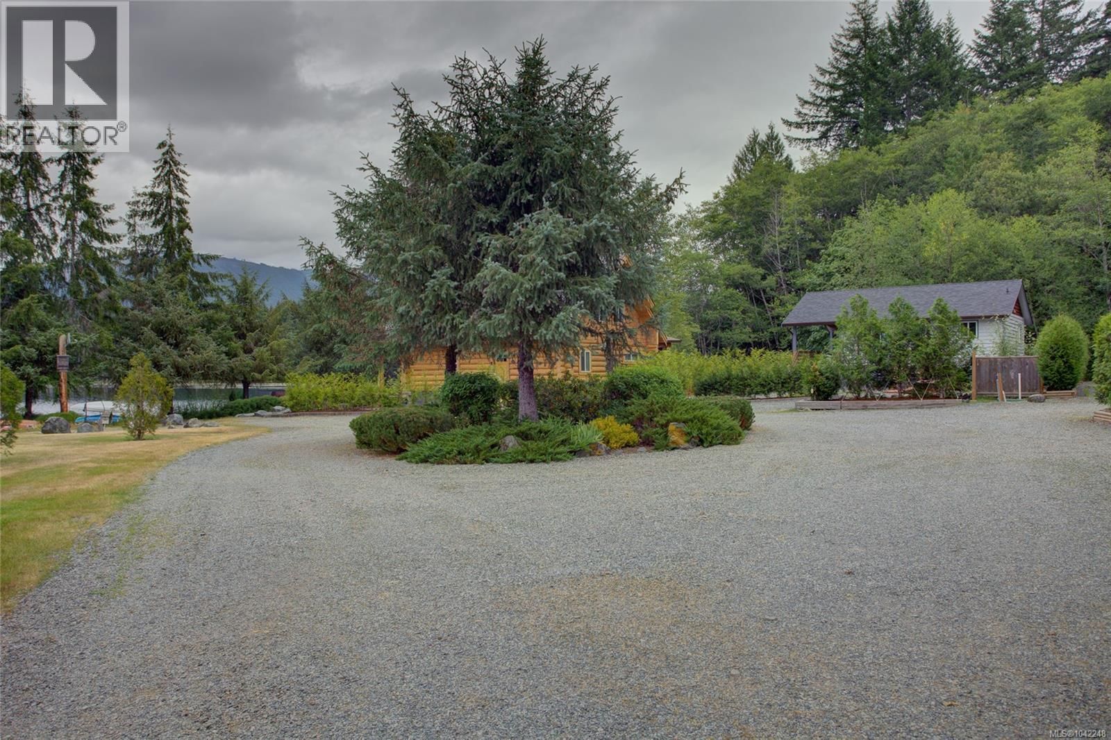6 8631 South Shore Road property photo
