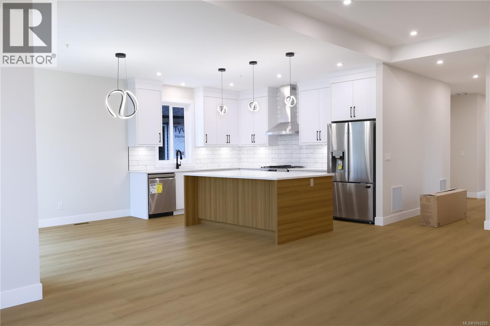 416 Diamond Boulevard property photo