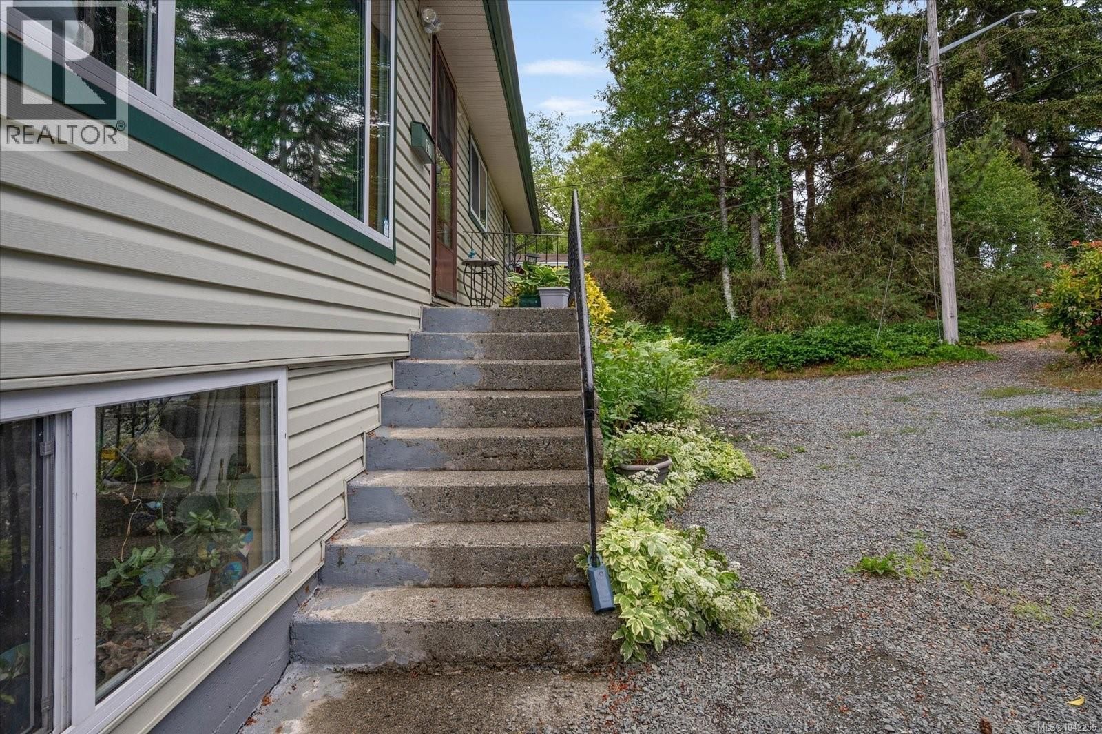 671 Beaconsfield Road property photo