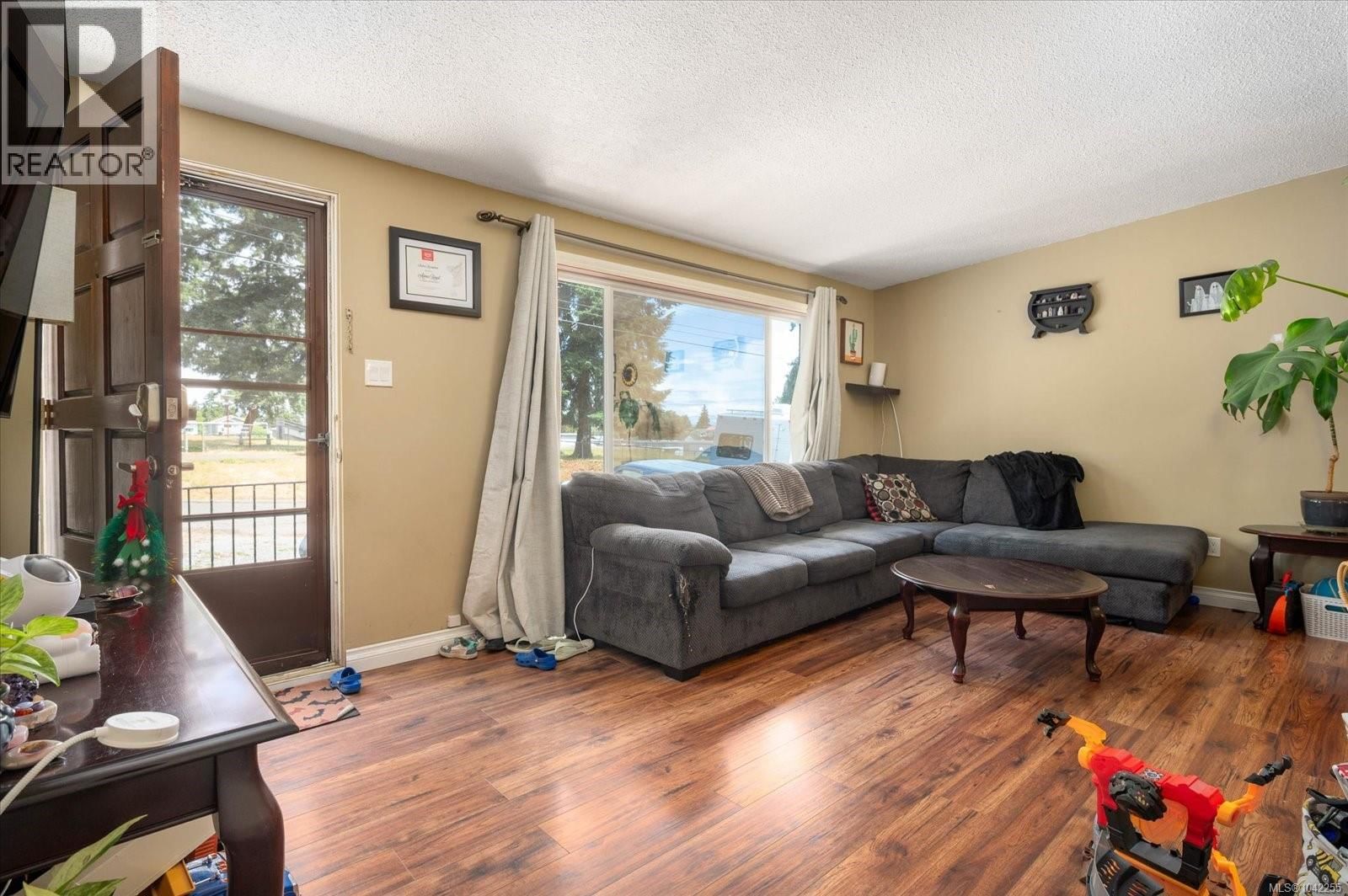 671 Beaconsfield Road property photo