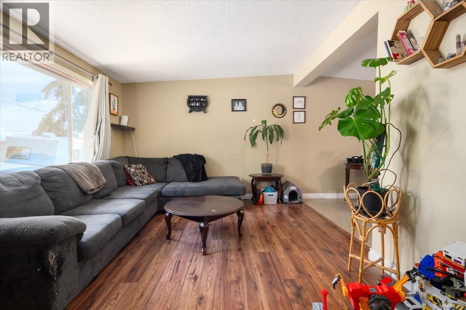 671 Beaconsfield Road property photo