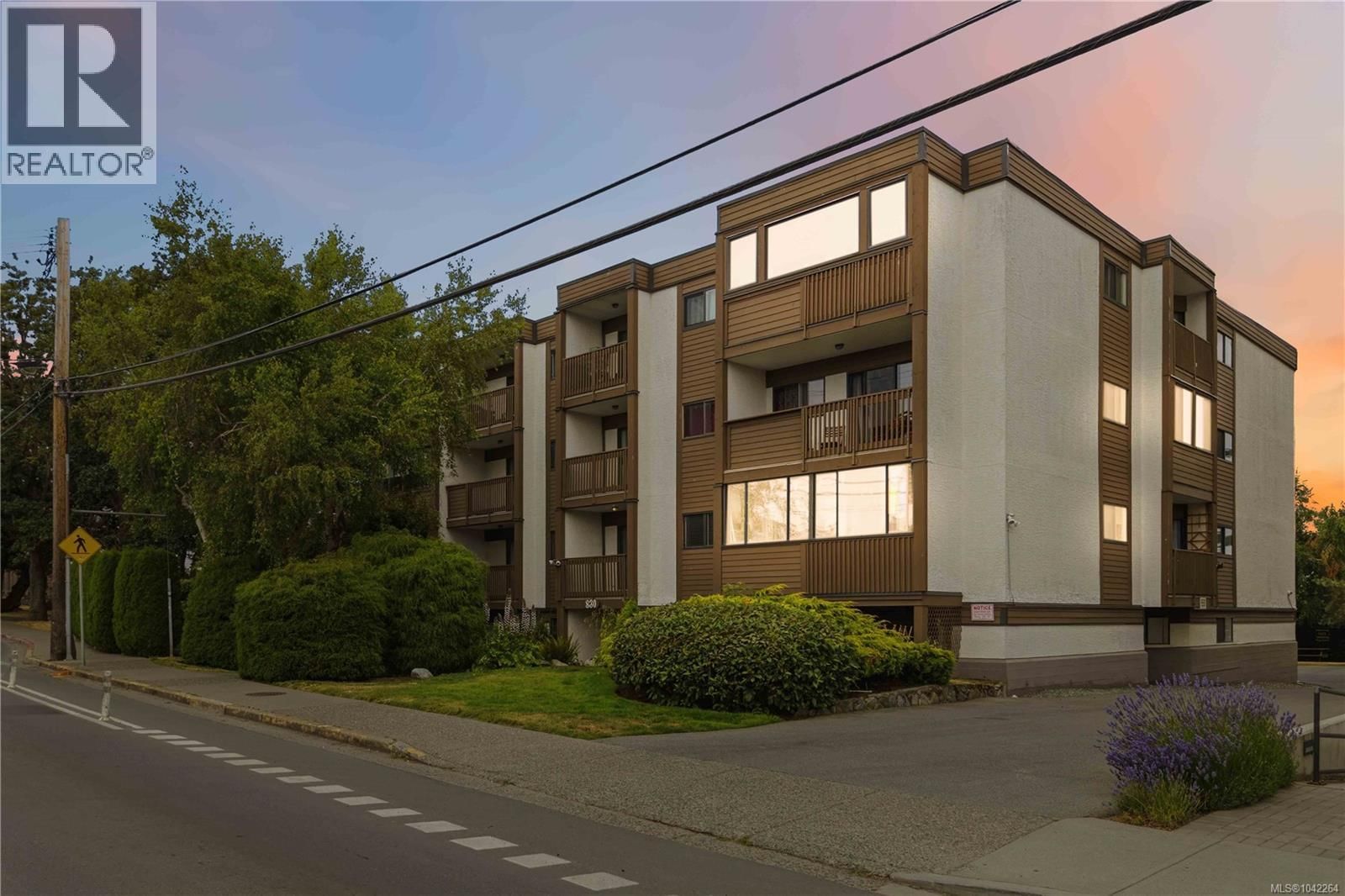 304 830 Esquimalt Road