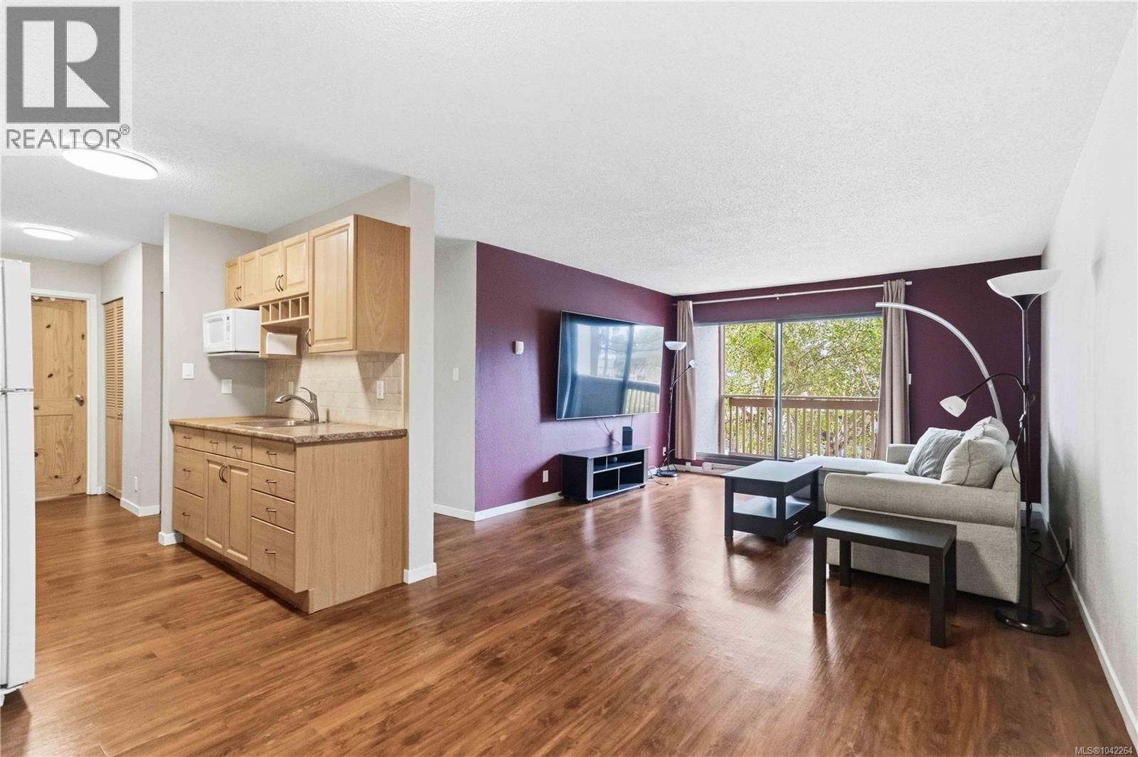304 830 Esquimalt Road property photo