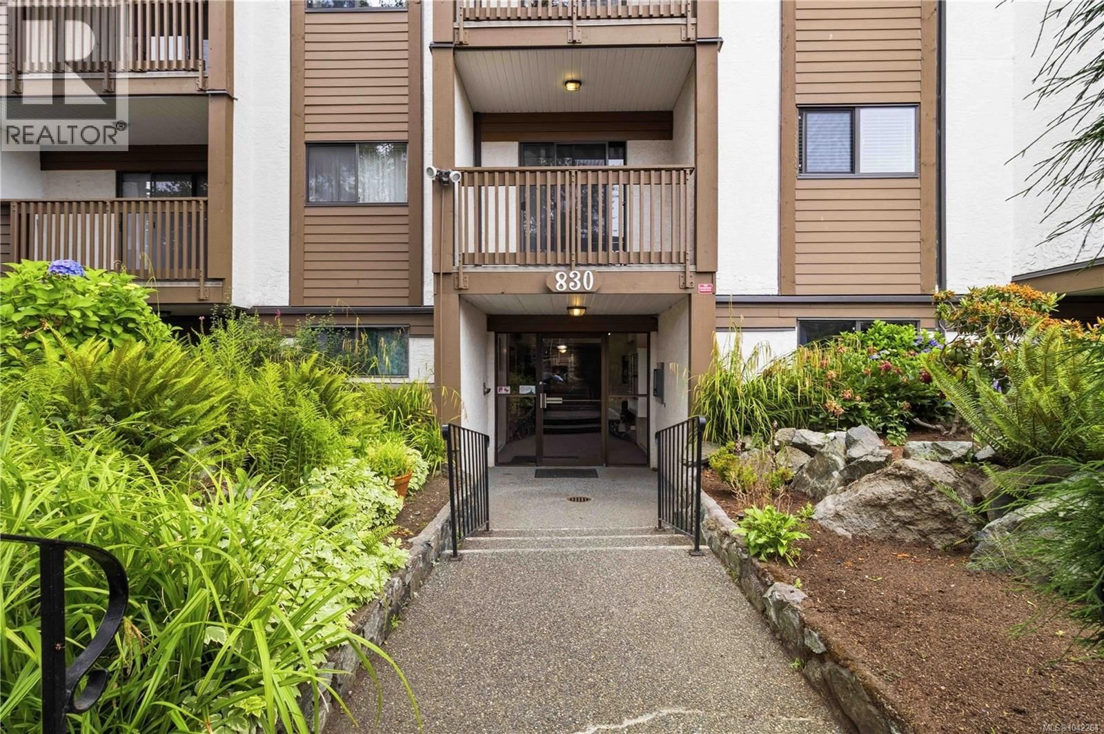 304 830 Esquimalt Road property photo