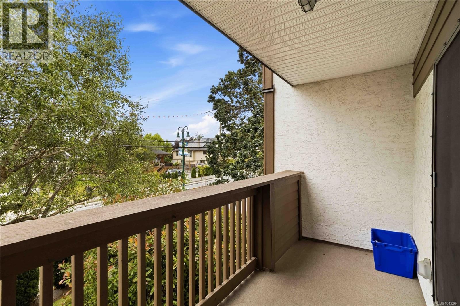 304 830 Esquimalt Road property photo